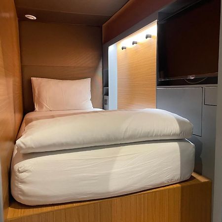 Tiang Capsule Hostel Bangkok Buitenkant foto