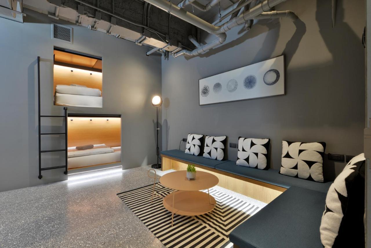 Tiang Capsule Hostel Bangkok Buitenkant foto