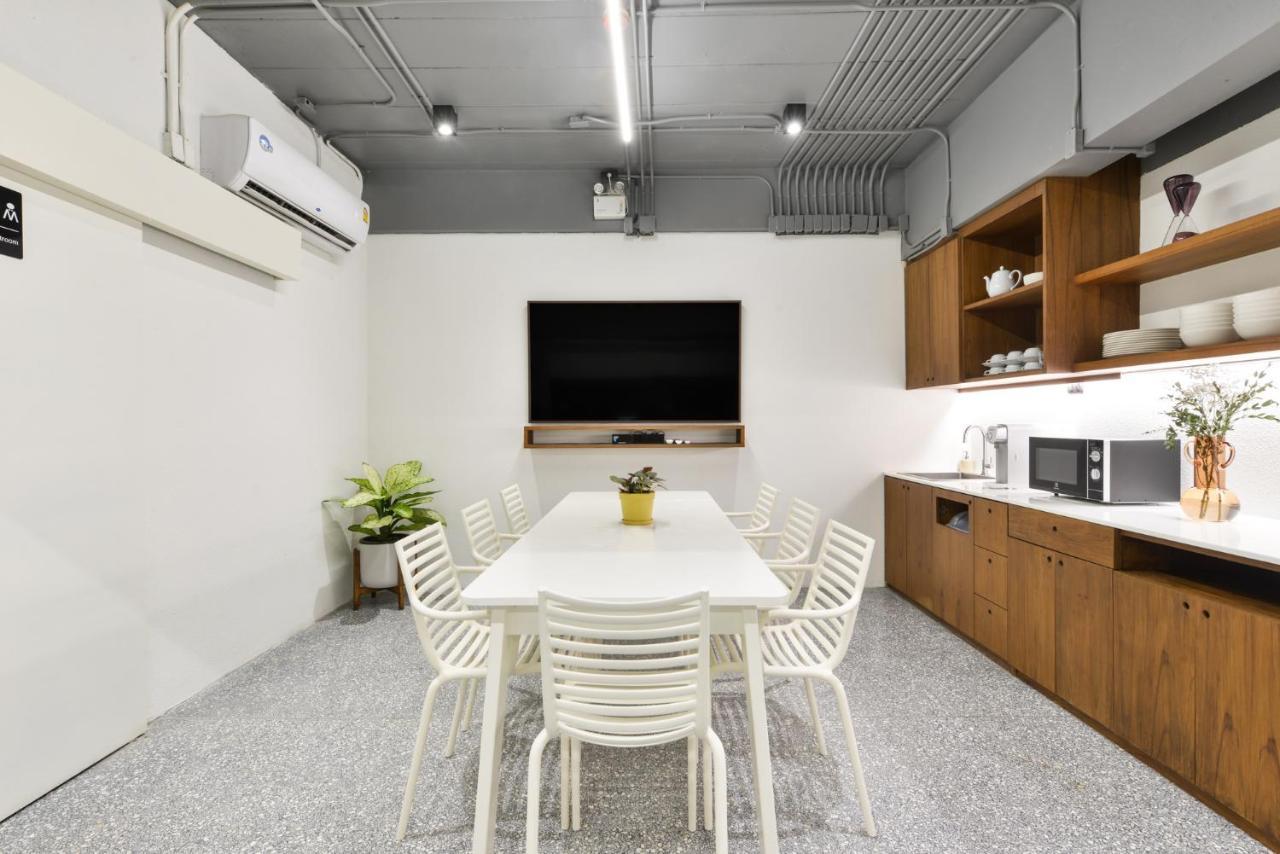 Tiang Capsule Hostel Bangkok Buitenkant foto
