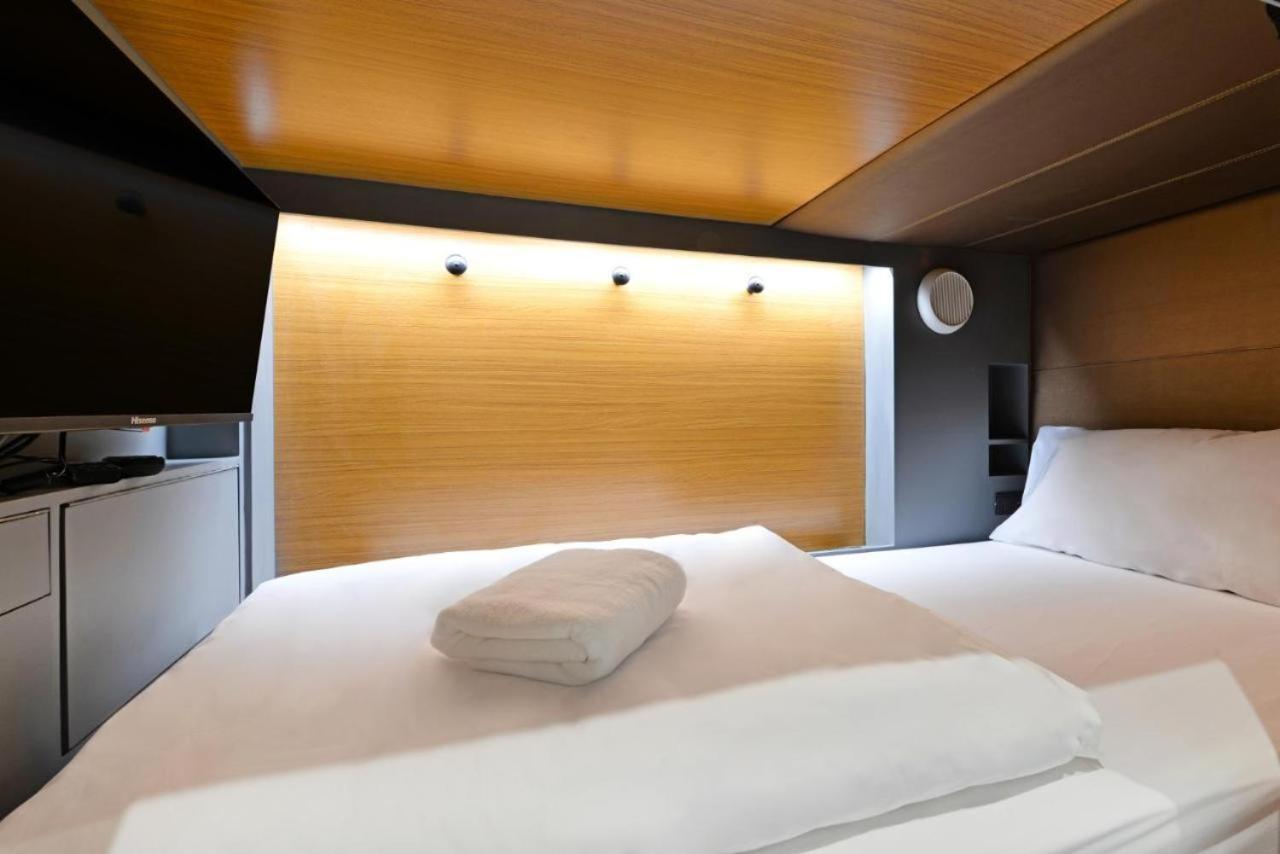 Tiang Capsule Hostel Bangkok Buitenkant foto